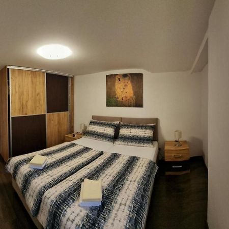 Apartmani Nika 1 Rijeka Exteriör bild