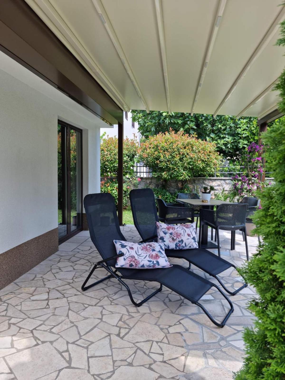 Apartmani Nika 1 Rijeka Exteriör bild