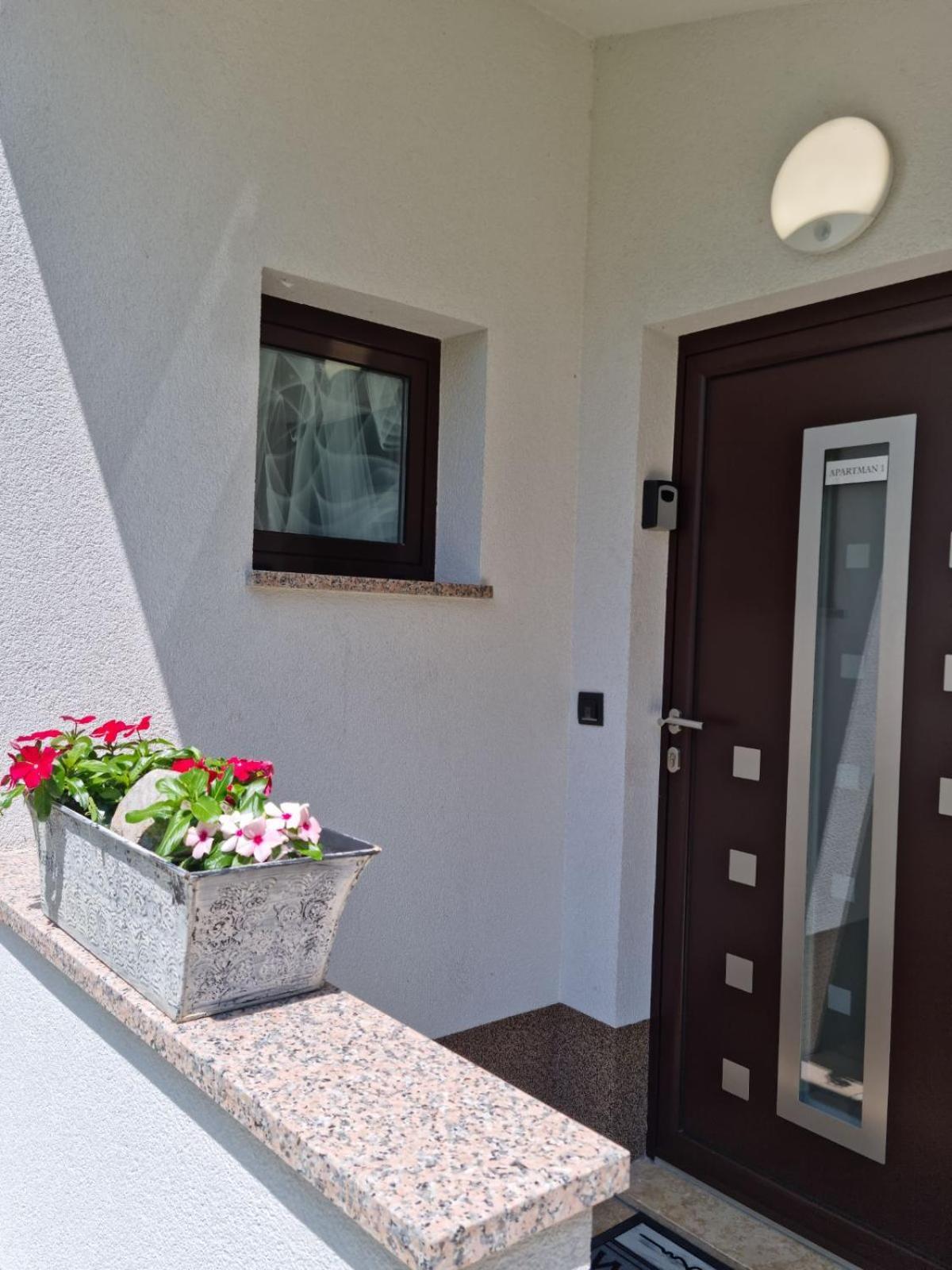 Apartmani Nika 1 Rijeka Exteriör bild